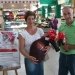 La agraciada en la tercera lluvia de jamones y vino es Doña Carmen García Íñiguez 