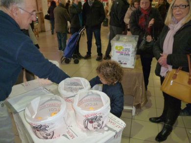 Al Mercat de Sant Roc tornem a regalar diners