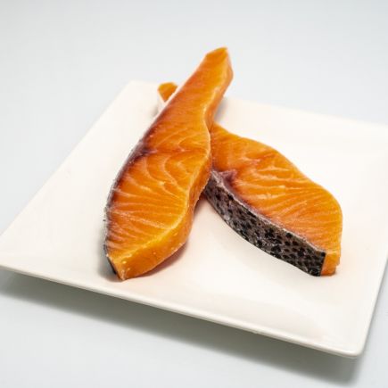 Salmón noruego sin espina al corte