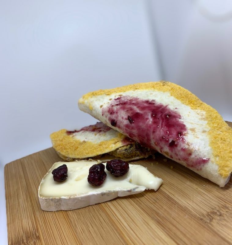 Cocotet de queso brie y arándanos