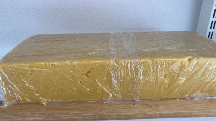 Turrón yema al corte